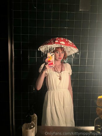 kittynippyhippie_0063_350px.jpg