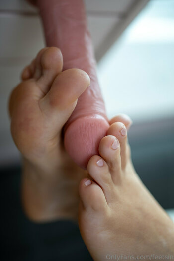 feetsin_0030_350px.jpg