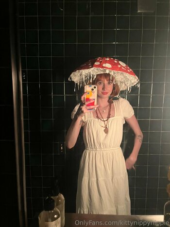 kittynippyhippie_0064_350px.jpg